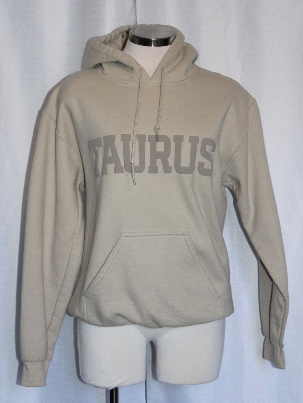 Taurus Graphic Hoodie Cream Gildan Size Small